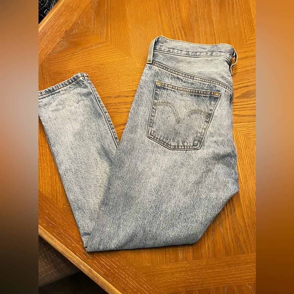 Levi’s • 501 Skinny Distressed Jeans